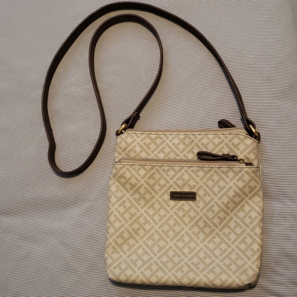 tommy hilfiger beige bag